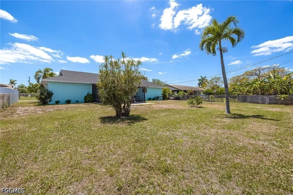 425 SW 43rd Lane Cape Coral FL 33914