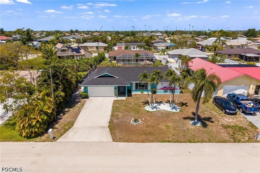 425 SW 43rd Lane Cape Coral FL 33914