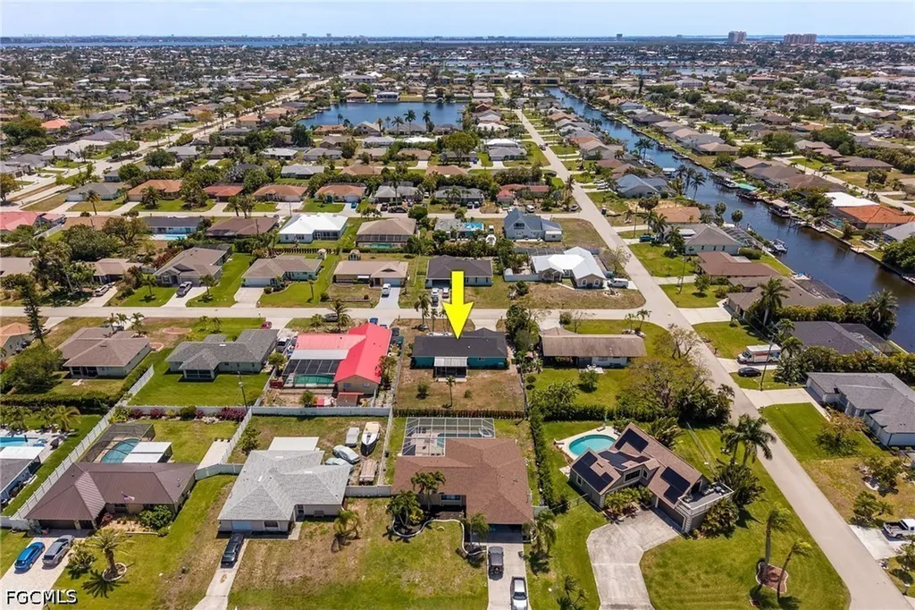 425 SW 43rd Lane Cape Coral FL 33914