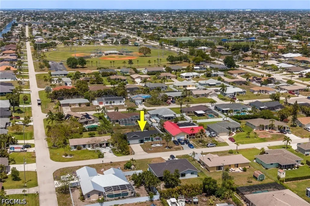 425 SW 43rd Lane Cape Coral FL 33914