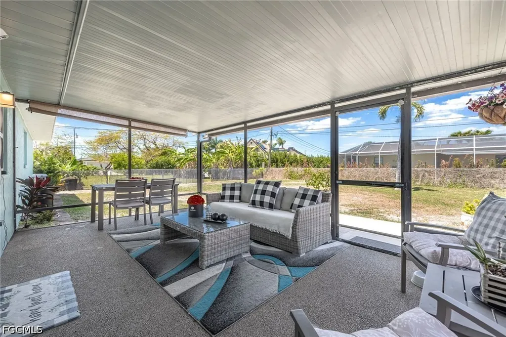 425 SW 43rd Lane Cape Coral FL 33914
