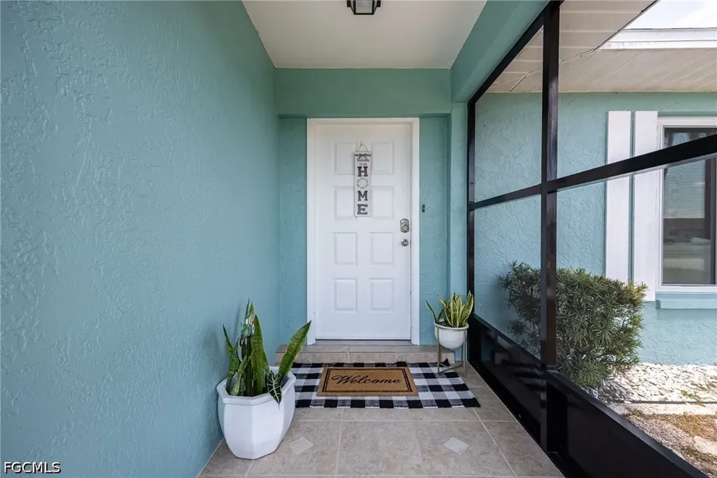 425 SW 43rd Lane Cape Coral FL 33914