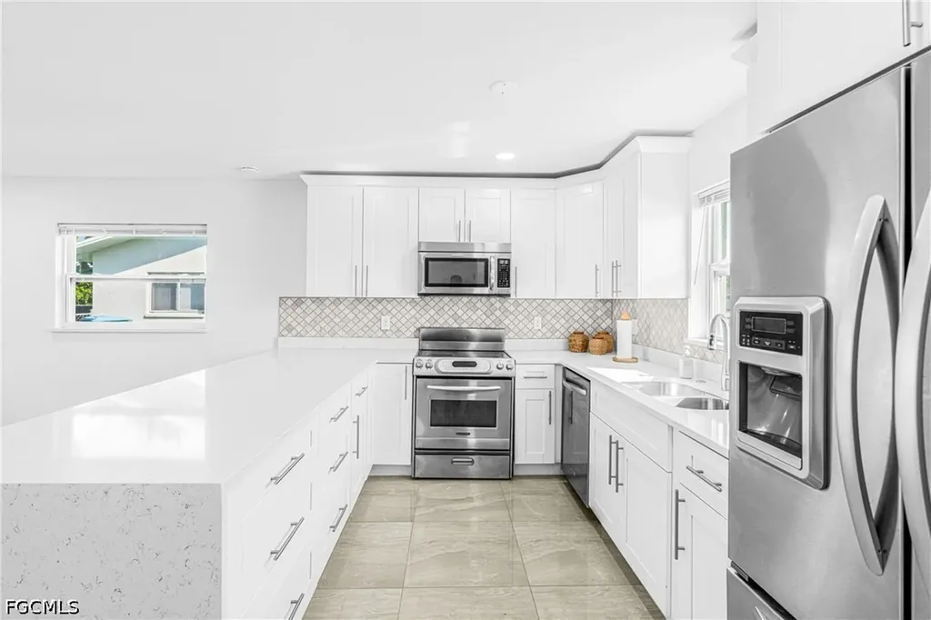 1722 SW Santa Barbara Place Cape Coral FL 33991