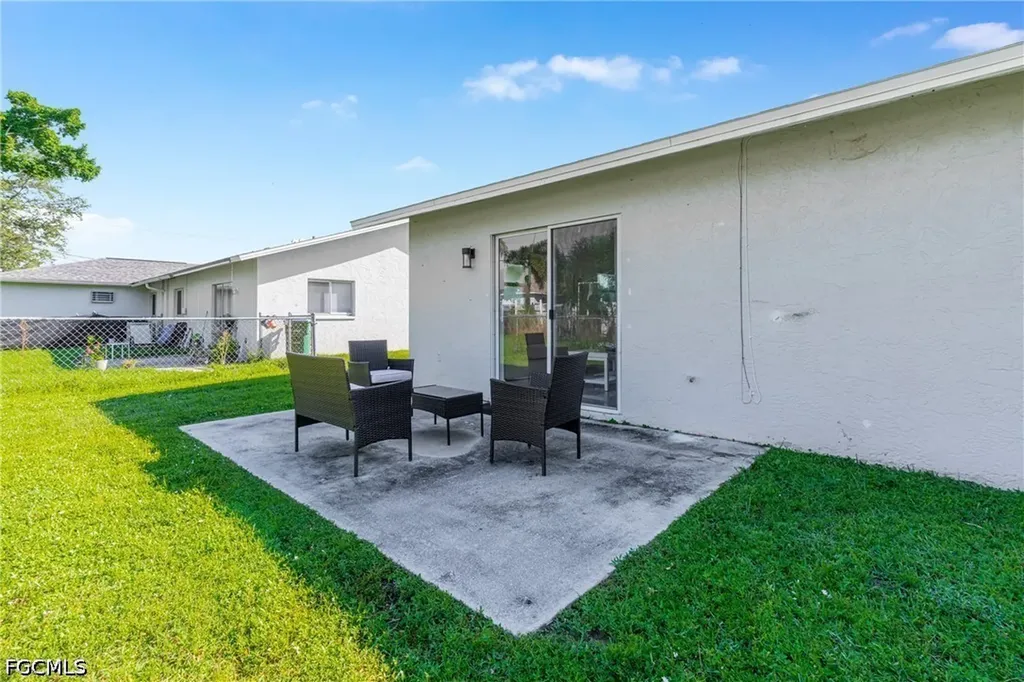 1722 SW Santa Barbara Place Cape Coral FL 33991