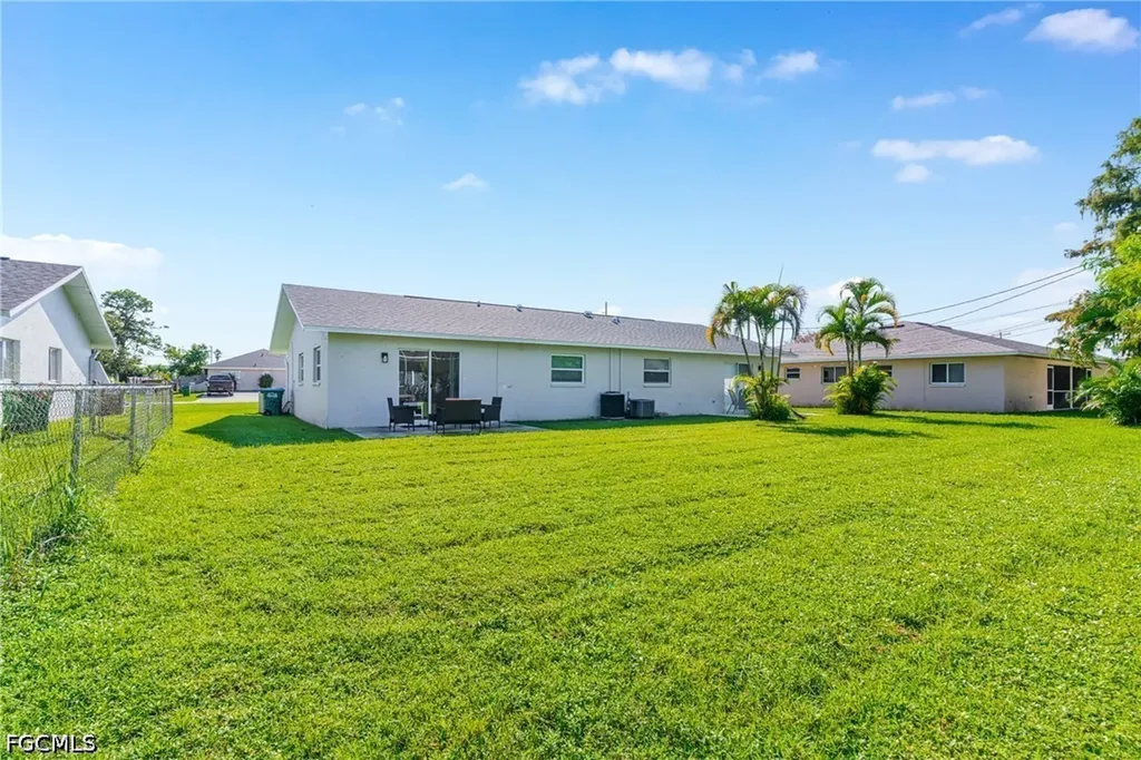 1722 SW Santa Barbara Place Cape Coral FL 33991