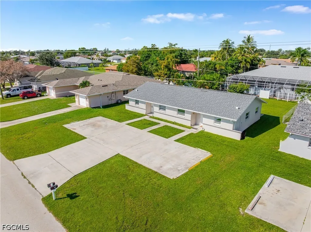 1722 SW Santa Barbara Place Cape Coral FL 33991