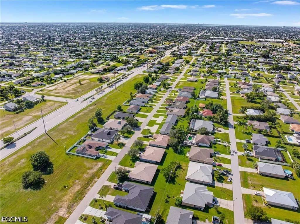 1722 SW Santa Barbara Place Cape Coral FL 33991