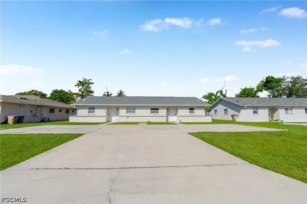 1722 SW Santa Barbara Place Cape Coral FL 33991