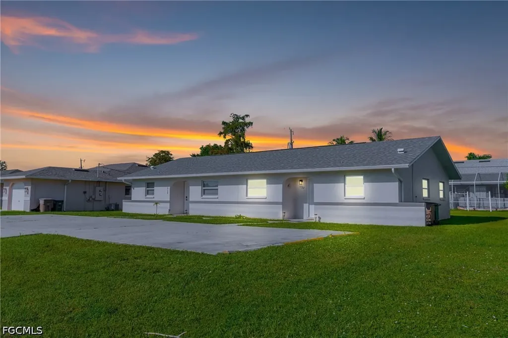 1722 SW Santa Barbara Place Cape Coral FL 33991