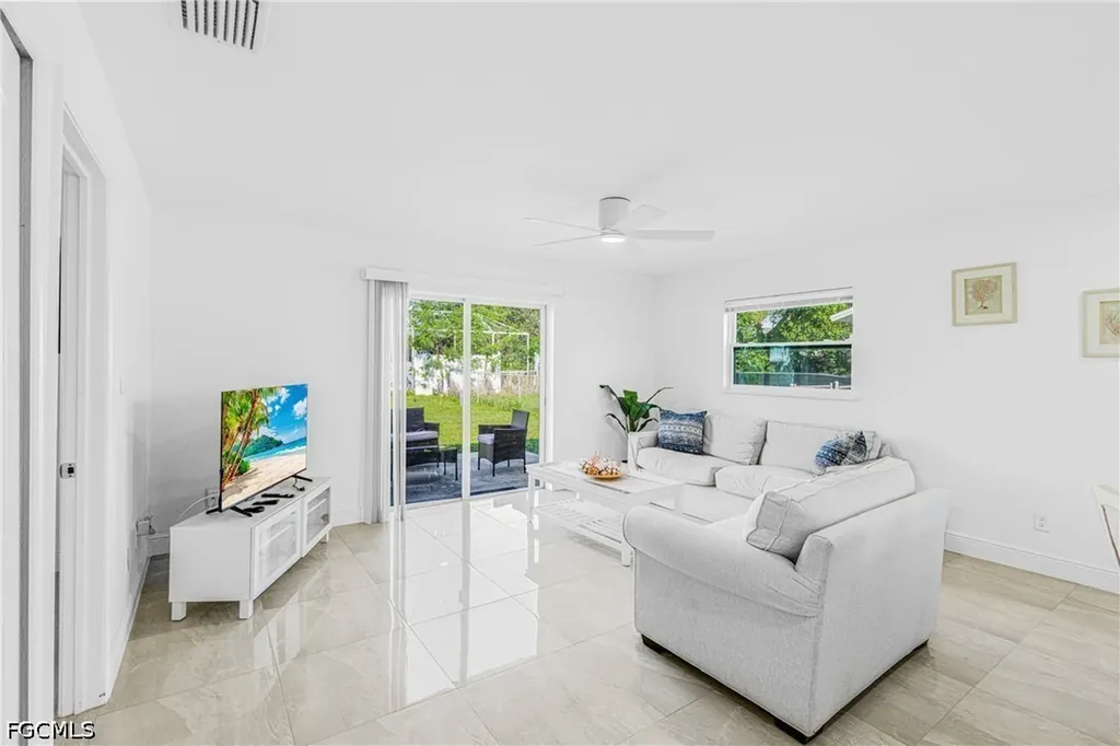 1722 SW Santa Barbara Place Cape Coral FL 33991