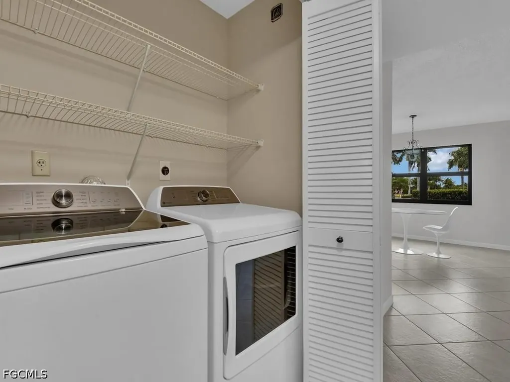 1512 Mainsail Drive Naples FL 34114