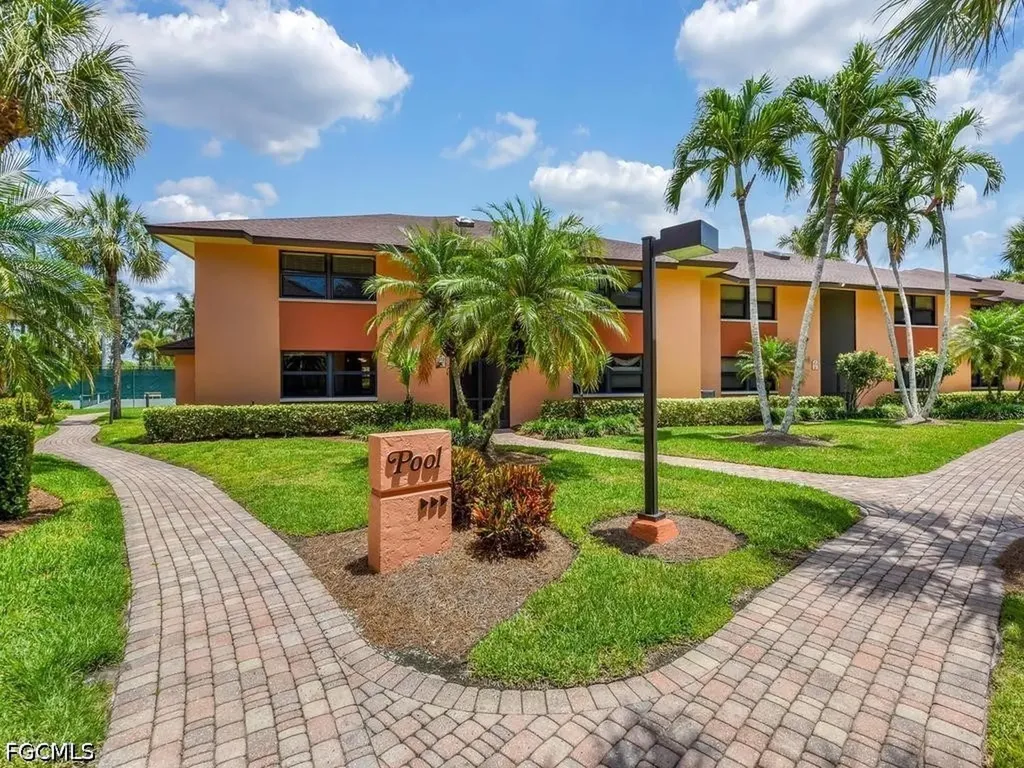 1512 Mainsail Drive Naples FL 34114