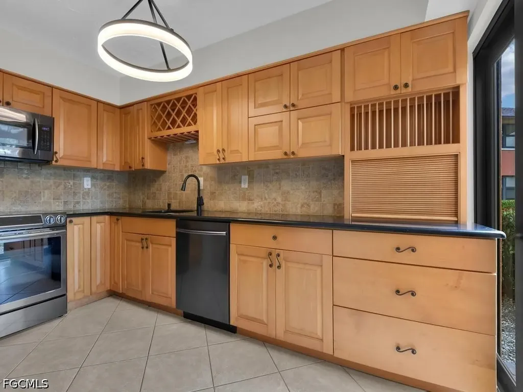 1512 Mainsail Drive Naples FL 34114