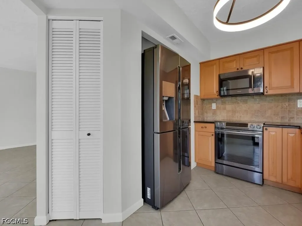 1512 Mainsail Drive Naples FL 34114