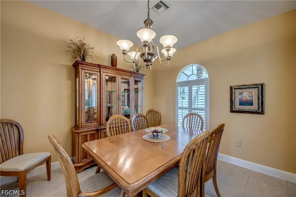 2120 SW 8th Place Cape Coral FL 33991