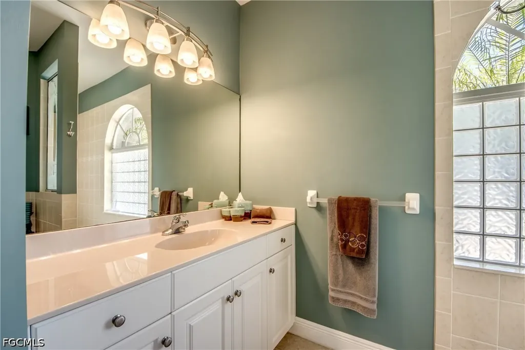 2120 SW 8th Place Cape Coral FL 33991