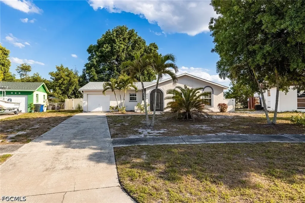 935 Hearty Street North Fort Myers FL 33903