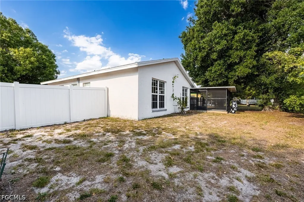 935 Hearty Street North Fort Myers FL 33903