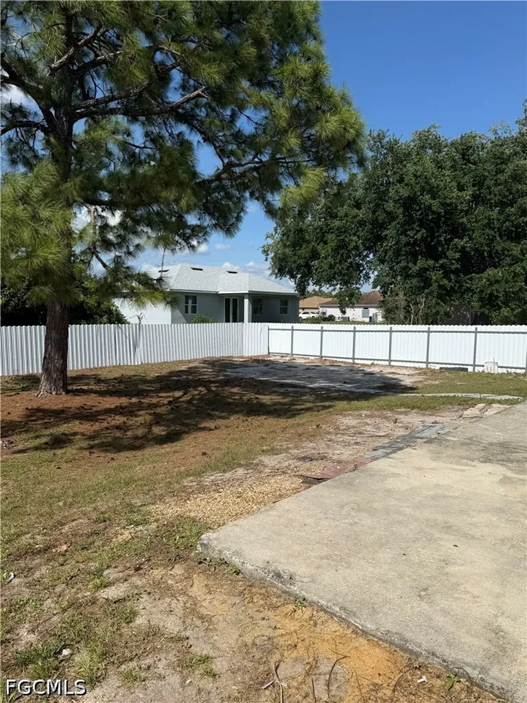 2916 7th Street SW Lehigh Acres FL 33976