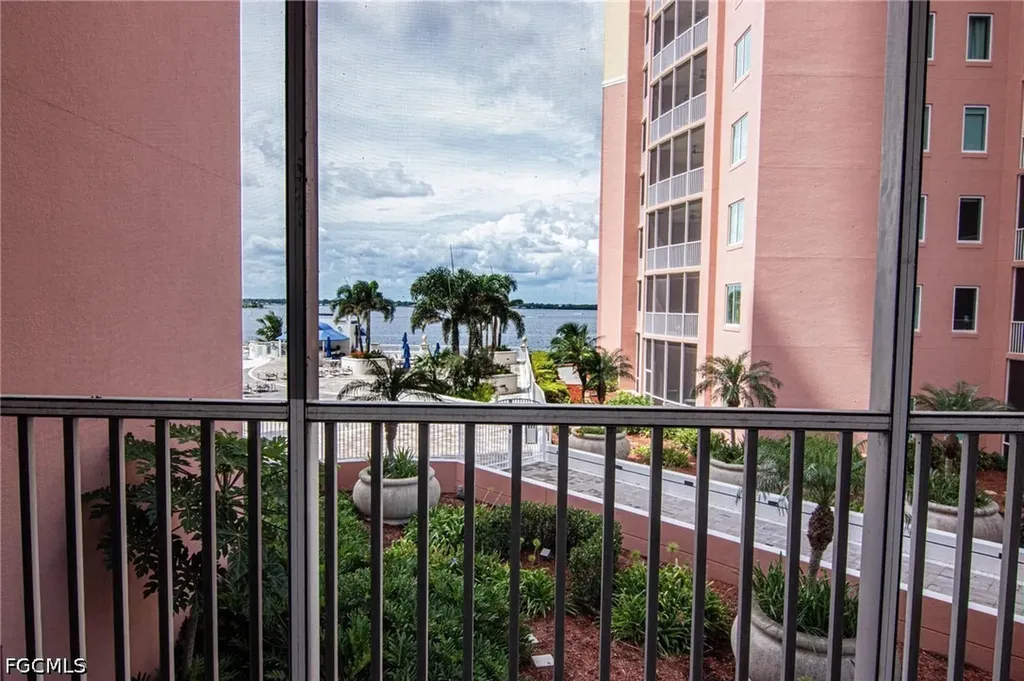 2743 1st Street Fort Myers FL 33916