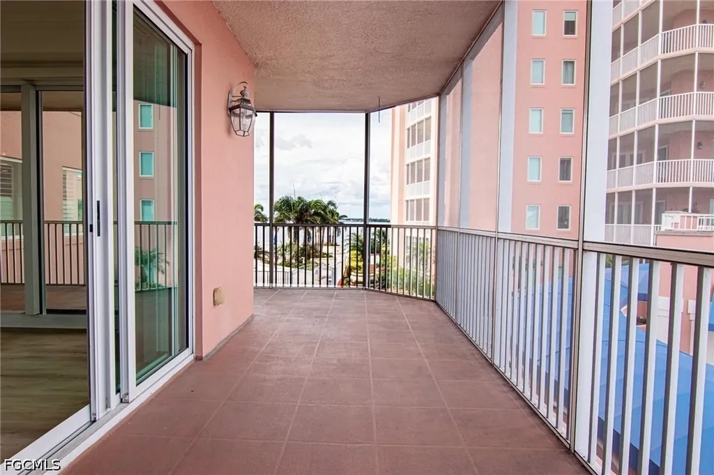 2743 1st Street Fort Myers FL 33916