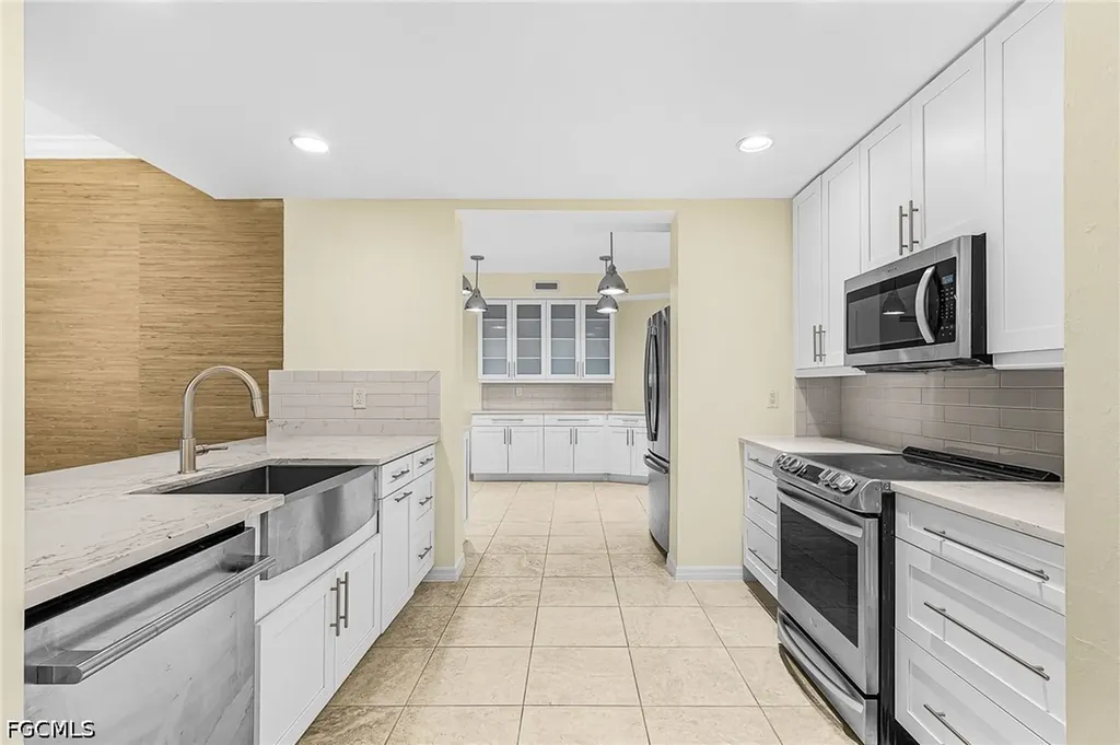 221 9th Street S Naples FL 34102
