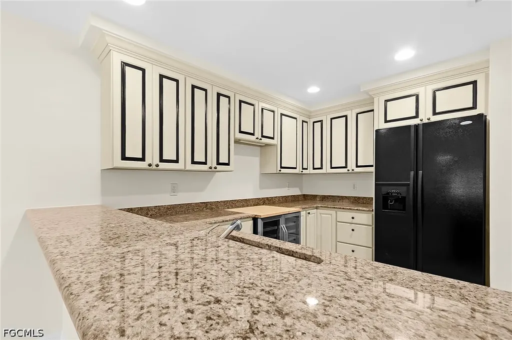 221 9th Street S Naples FL 34102