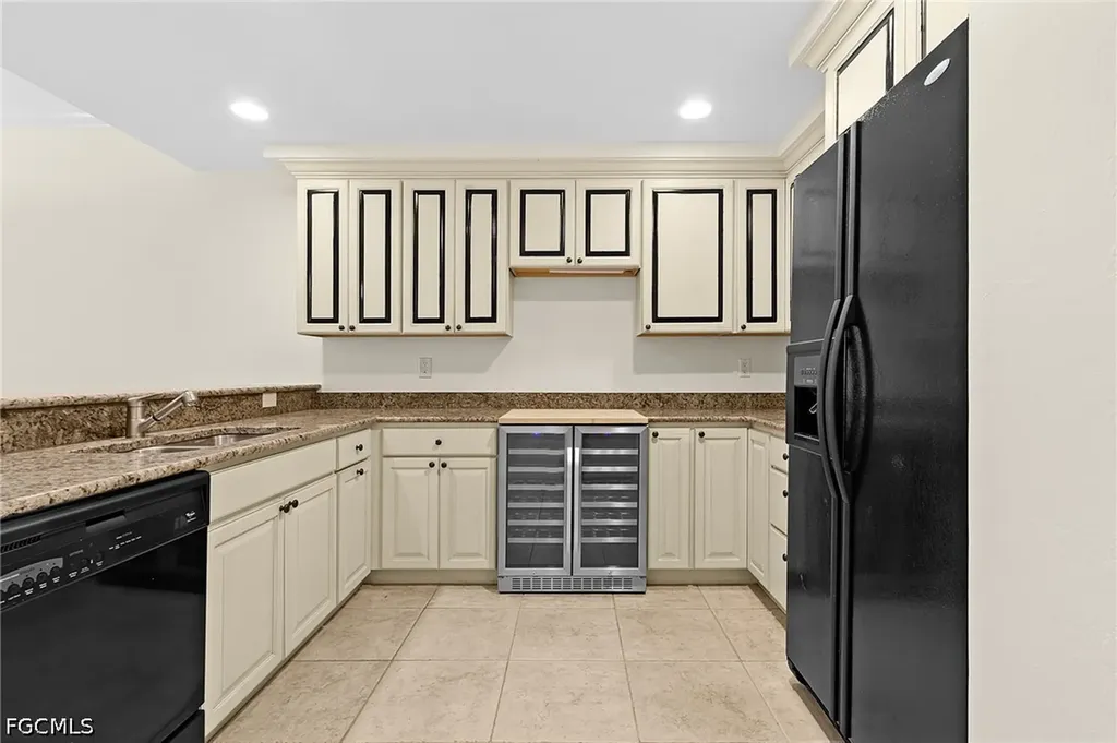 221 9th Street S Naples FL 34102