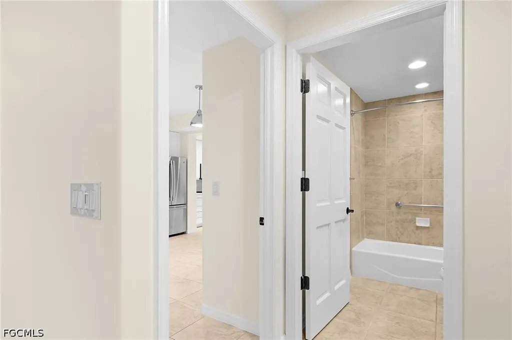 221 9th Street S Naples FL 34102