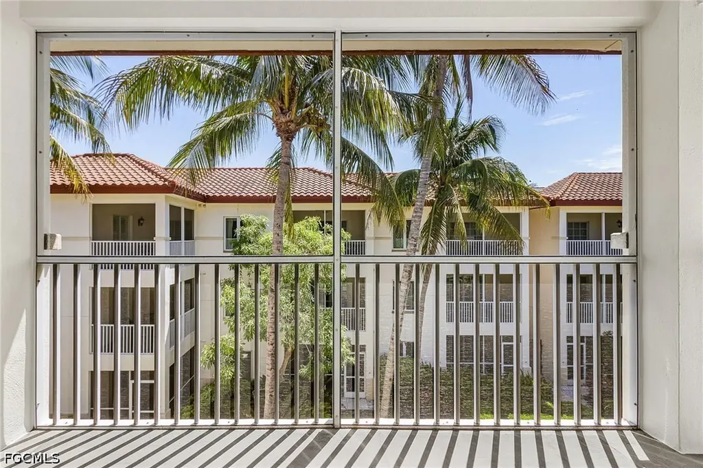 221 9th Street S Naples FL 34102
