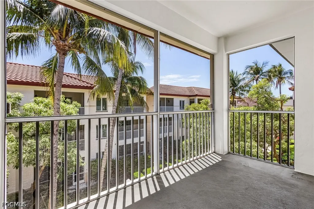 221 9th Street S Naples FL 34102