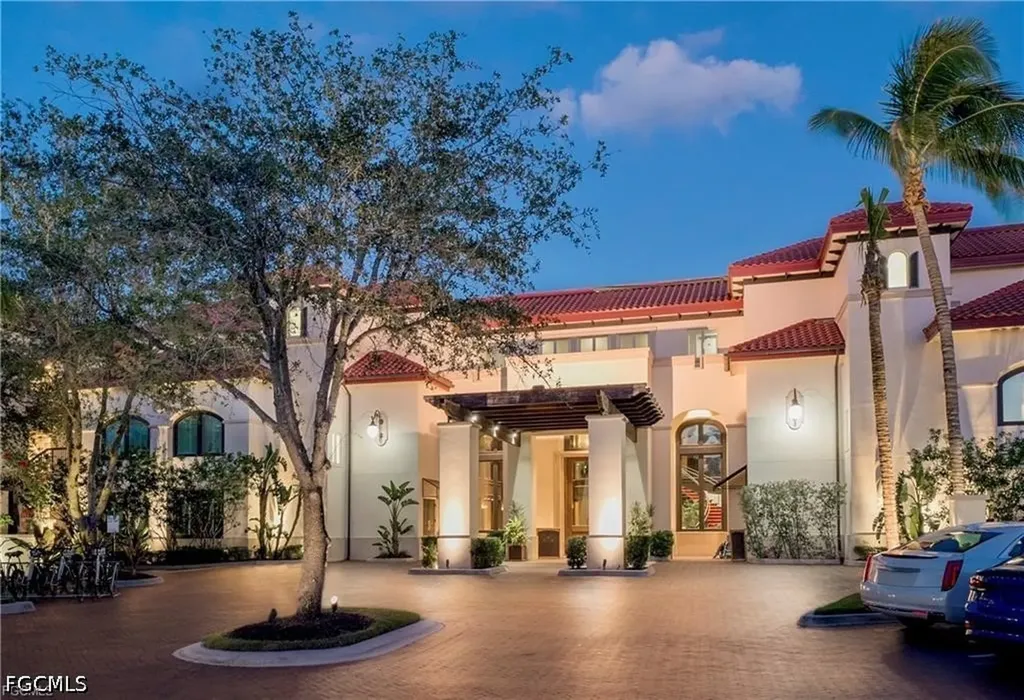 221 9th Street S Naples FL 34102