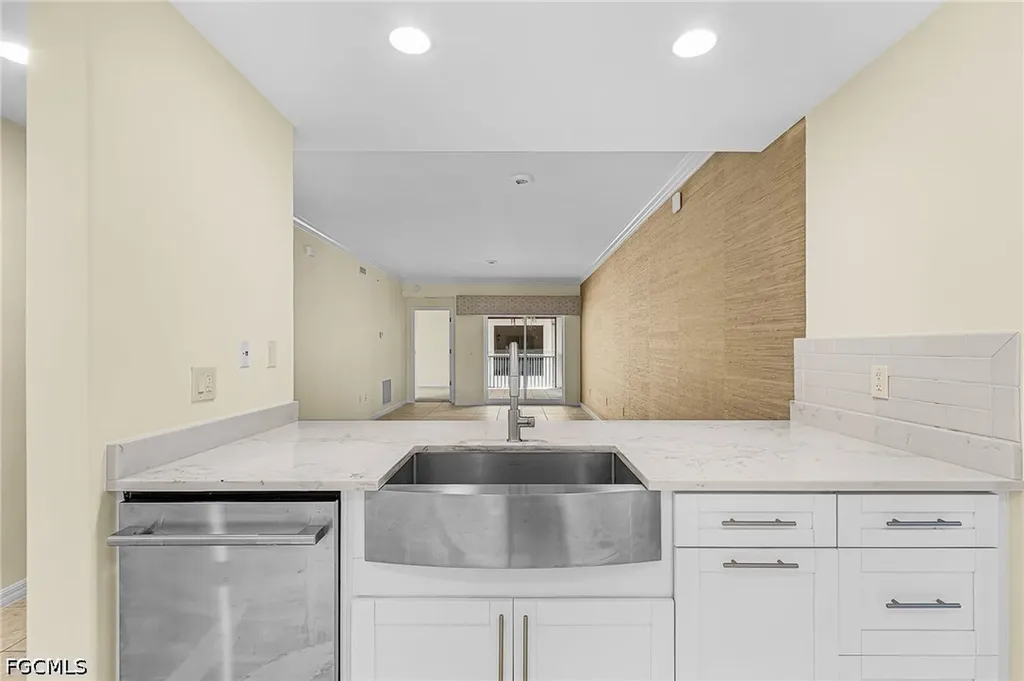 221 9th Street S Naples FL 34102