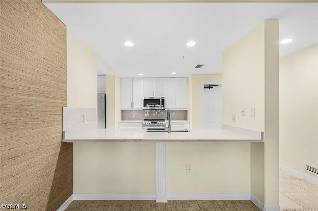 221 9th Street S Naples FL 34102