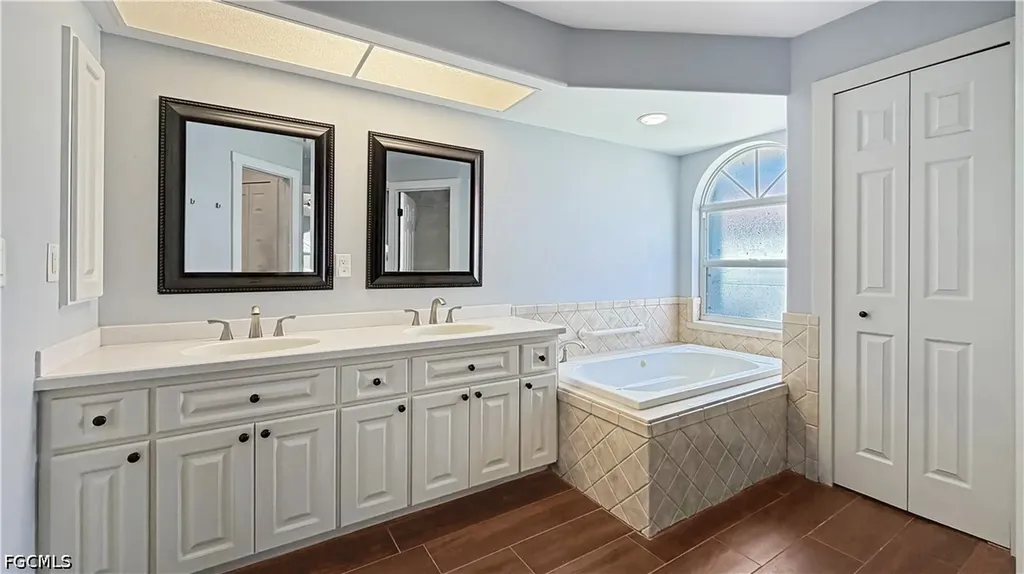 27 NE 20th Place Cape Coral FL 33909