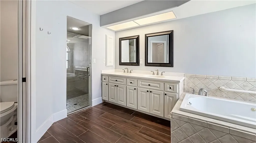 27 NE 20th Place Cape Coral FL 33909