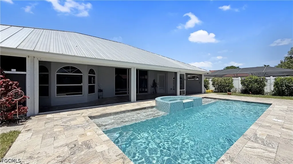 27 NE 20th Place Cape Coral FL 33909