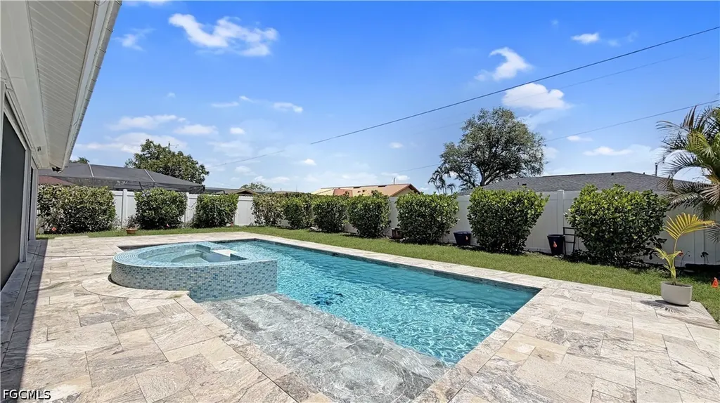 27 NE 20th Place Cape Coral FL 33909