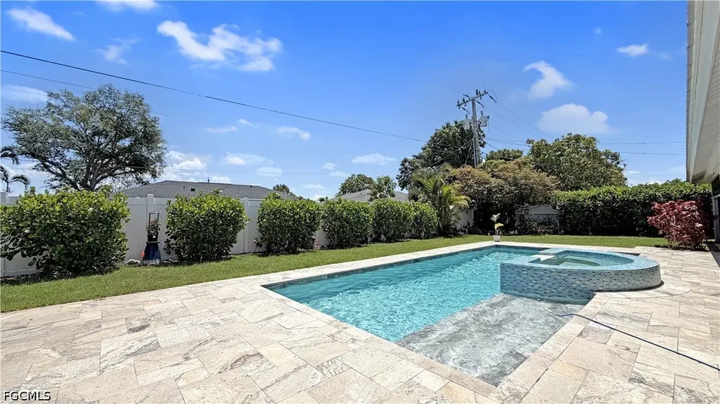 27 NE 20th Place Cape Coral FL 33909