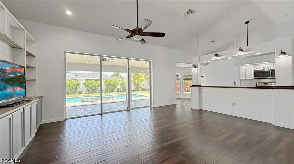 27 NE 20th Place Cape Coral FL 33909