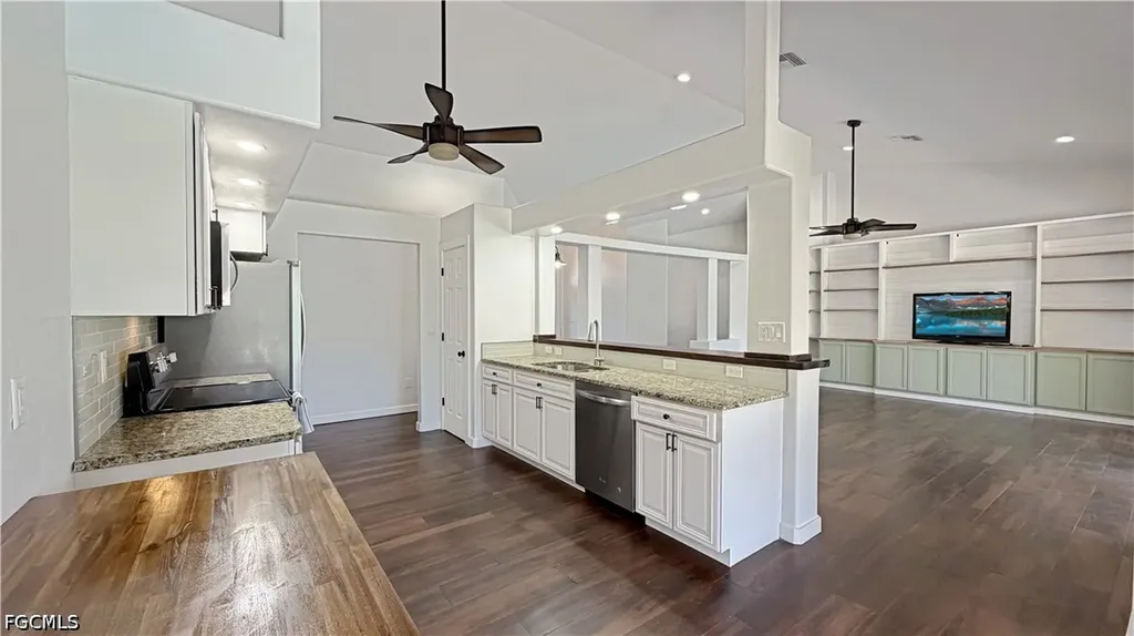 27 NE 20th Place Cape Coral FL 33909