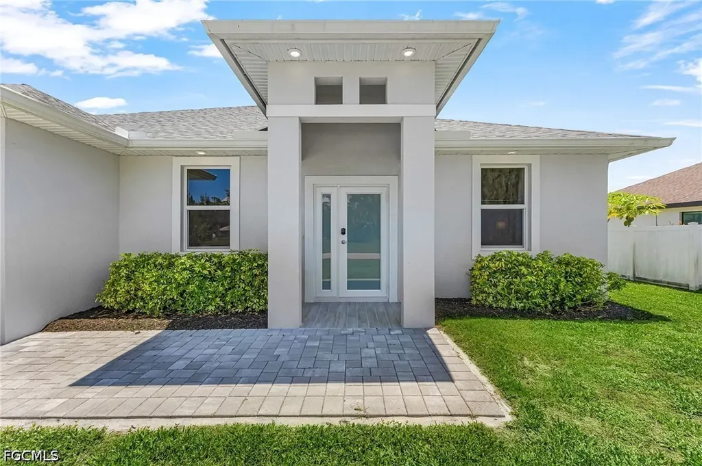 1015 SW 15th Place Cape Coral FL 33991