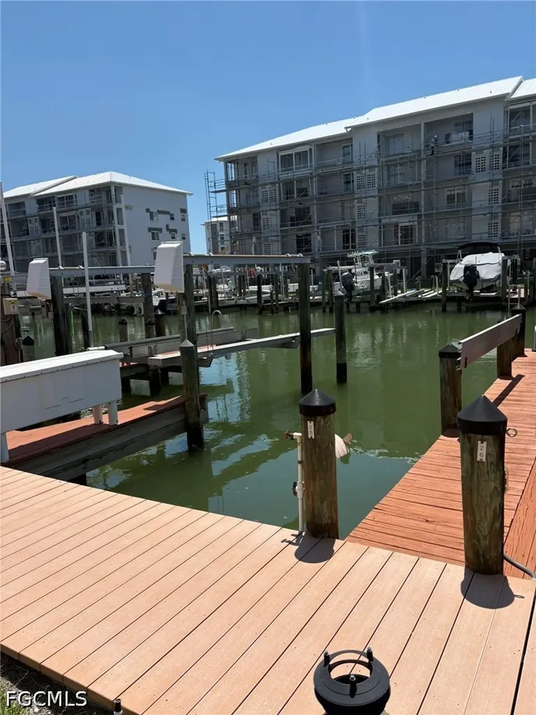Dock 25 - 4481 Bay Beach Fort Myers Beach FL 33931