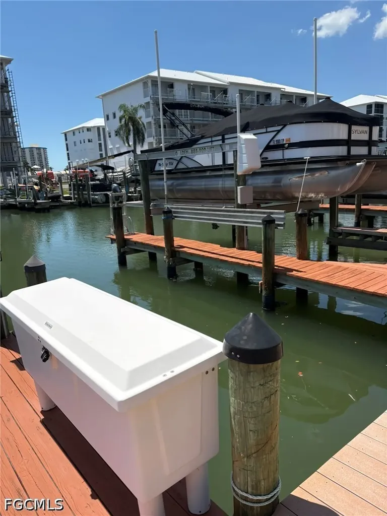 Dock 25 - 4481 Bay Beach Fort Myers Beach FL 33931