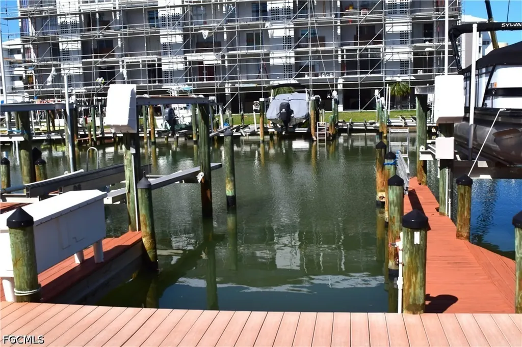 Dock 25 - 4481 Bay Beach Fort Myers Beach FL 33931