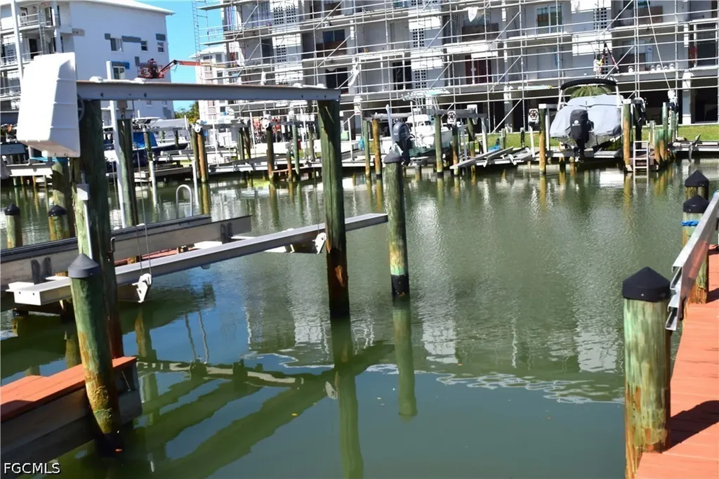 Dock 25 - 4481 Bay Beach Fort Myers Beach FL 33931
