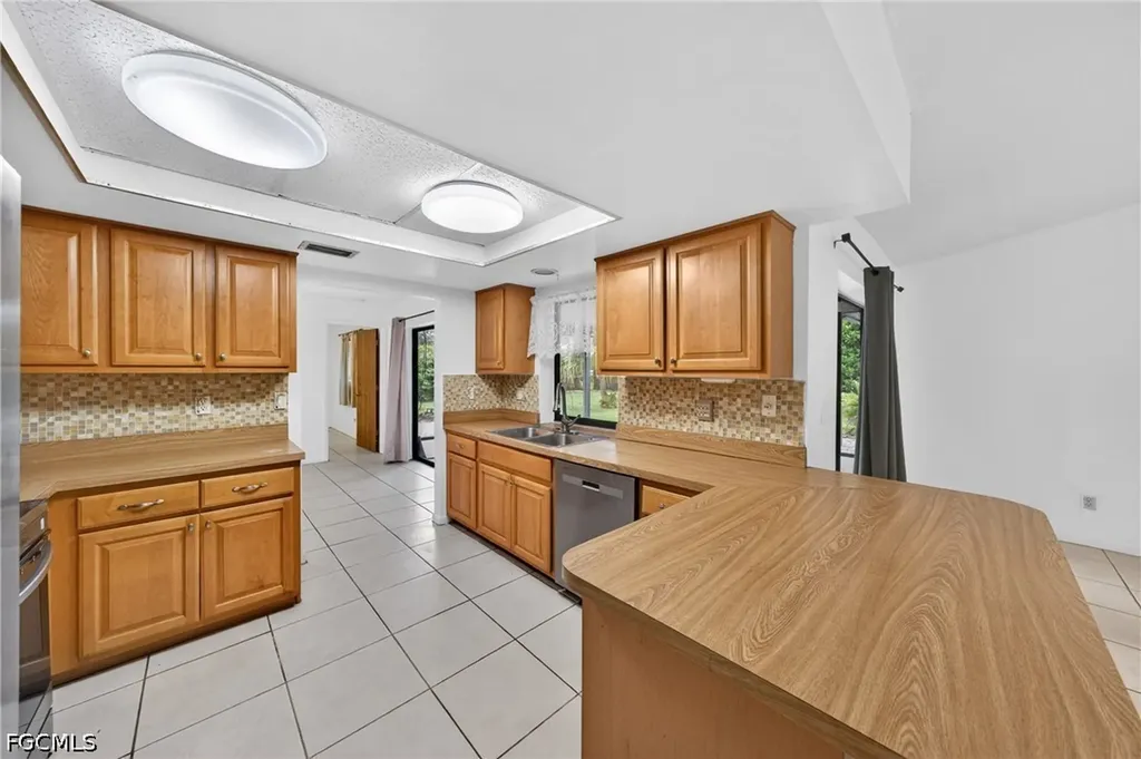 2233 SW 4th Street Cape Coral FL 33991