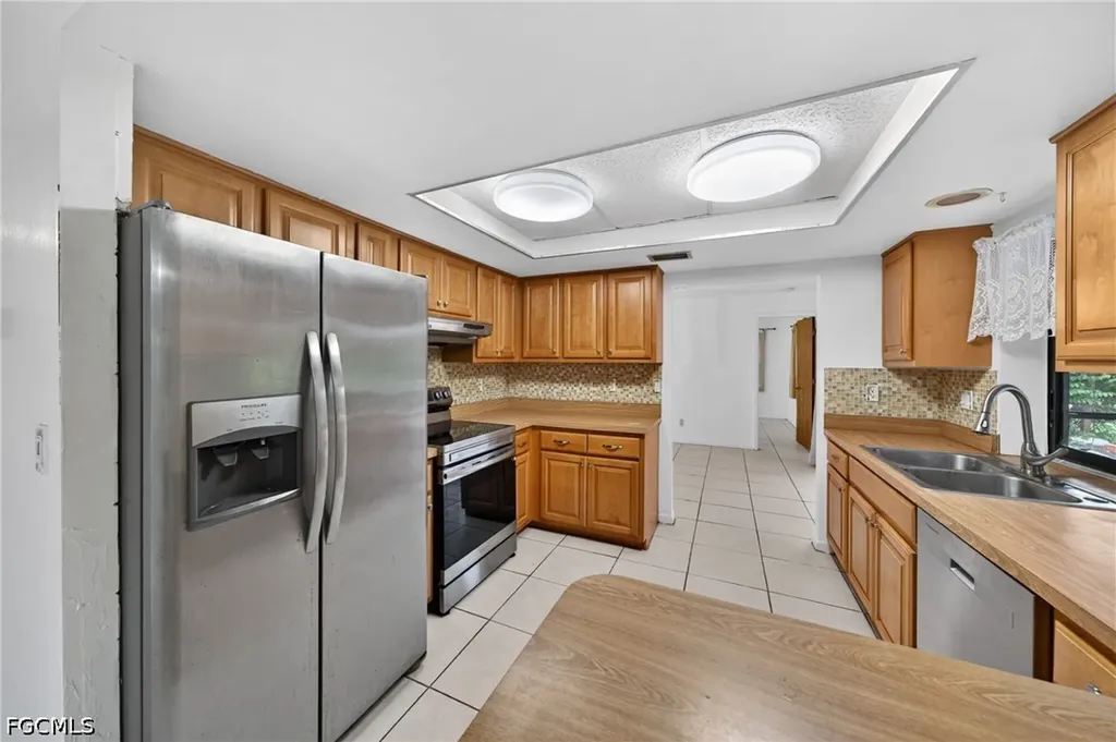 2233 SW 4th Street Cape Coral FL 33991