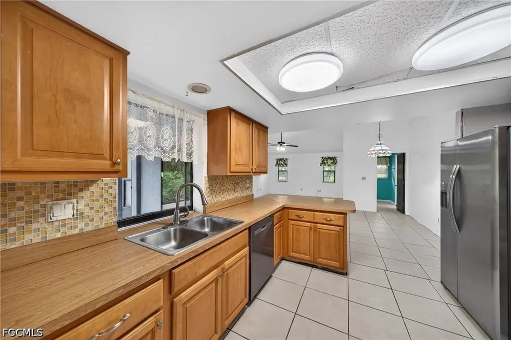 2233 SW 4th Street Cape Coral FL 33991
