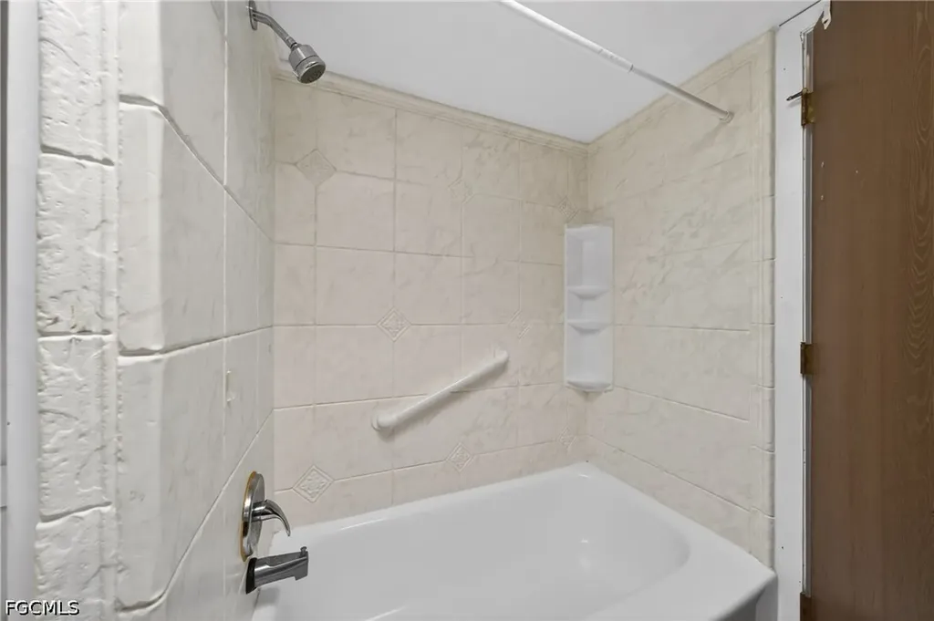 2233 SW 4th Street Cape Coral FL 33991